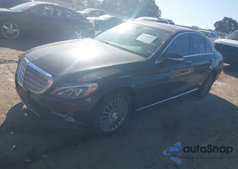 2015 Mercedes-Benz C 300 Luxury 4Matic из США, поврежденный, VIN 55SWF4KB8FU039507